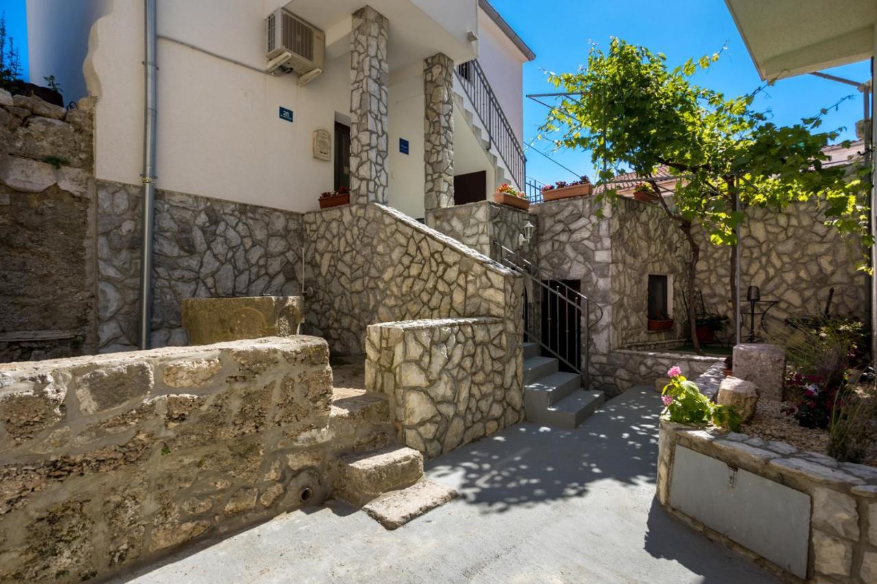 Rustical Nest Krk Old City كرك المظهر الخارجي الصورة